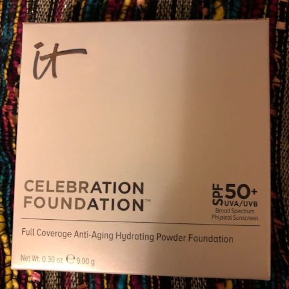 IT Cosmetics Celebration Powder Foundation - Fair